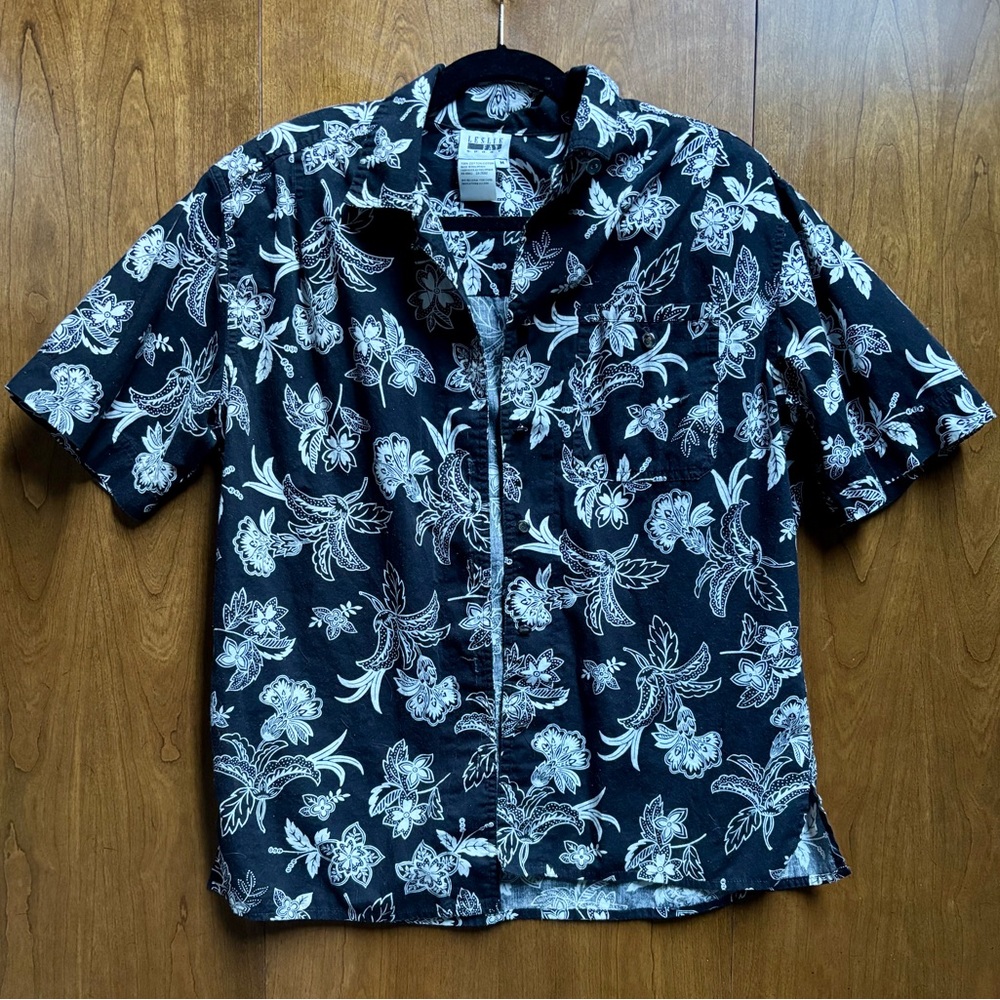 100% Cotton Leslie Fay Sport Black + White Intricate Flower Design 🌺 Button Up
